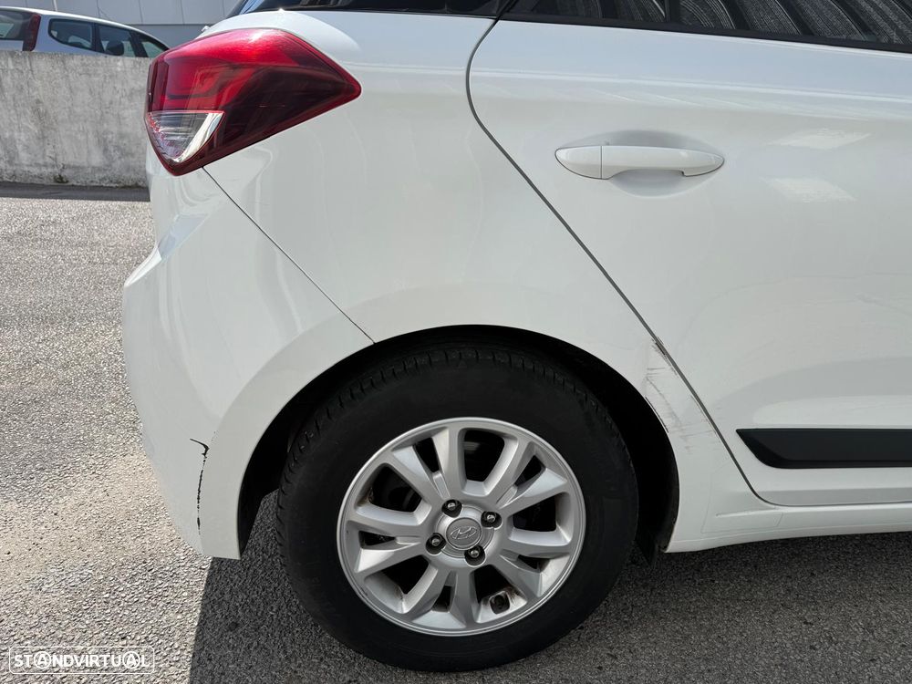 Hyundai i20 1.1 CRDi GO! - 13