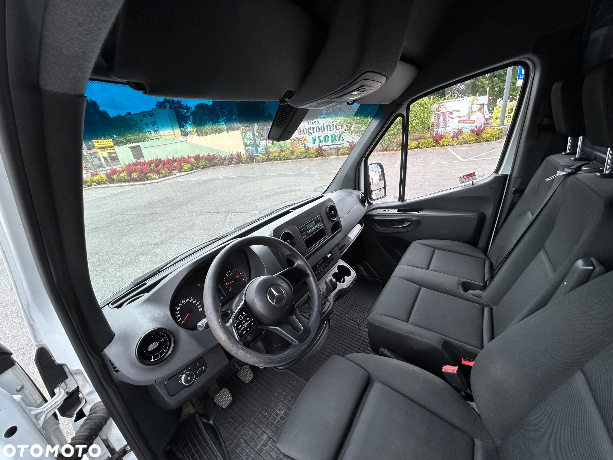 Mercedes-Benz Sprinter - 12