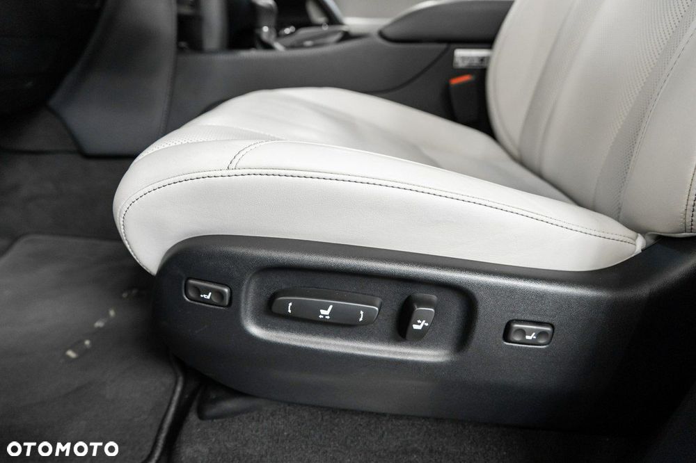 Lexus LX 570 Omotenashi - 31