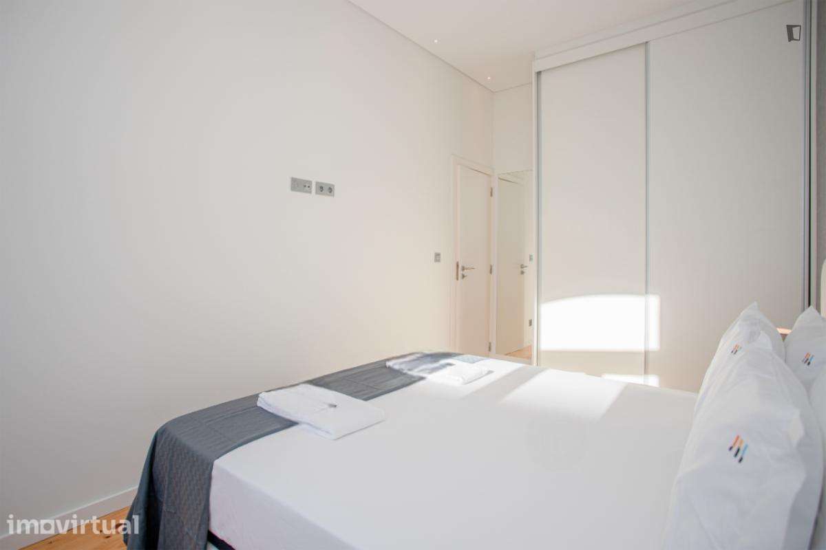 Apartamento com 1 quartos - localizado em Sé Porto - Grande imagem: 2/23