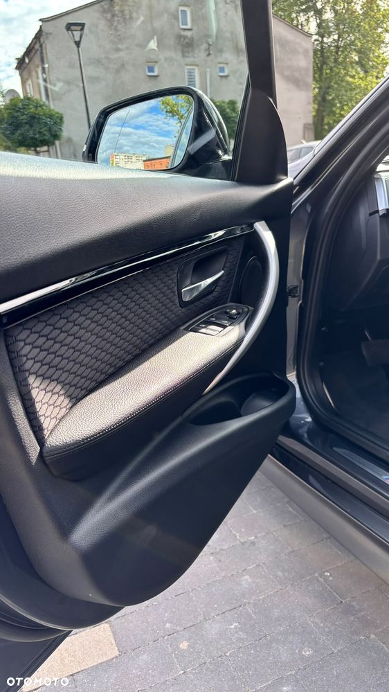 BMW Seria 3 318d M Sport - 24