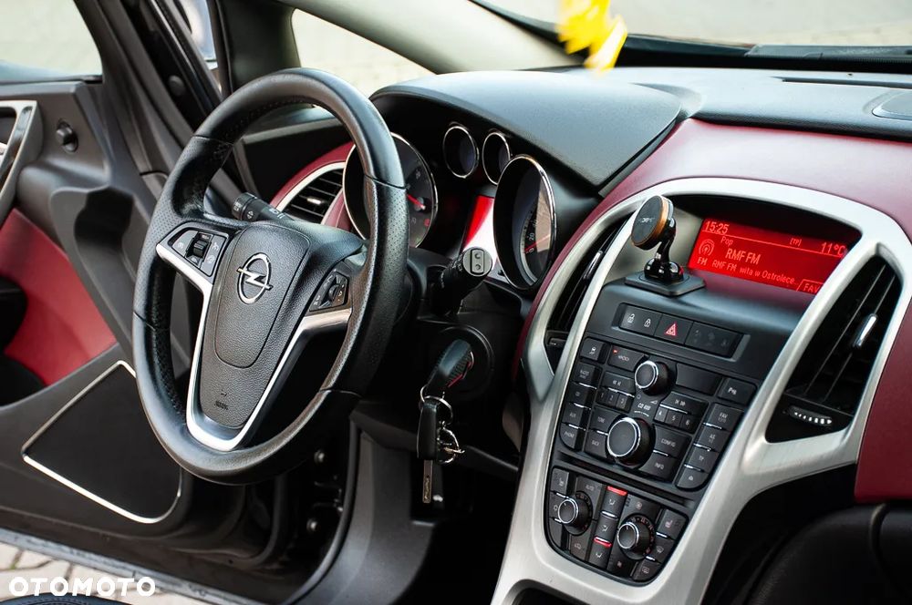 Opel Astra IV GTC 1.4 T Sport EU6 - 17