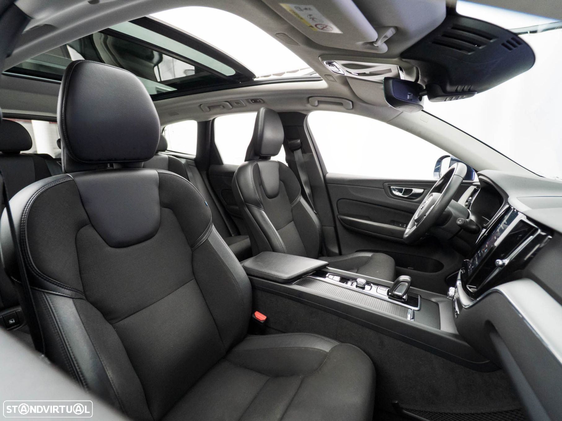 Volvo XC 60 2.0 T8 PHEV Momentum Plus AWD - 42