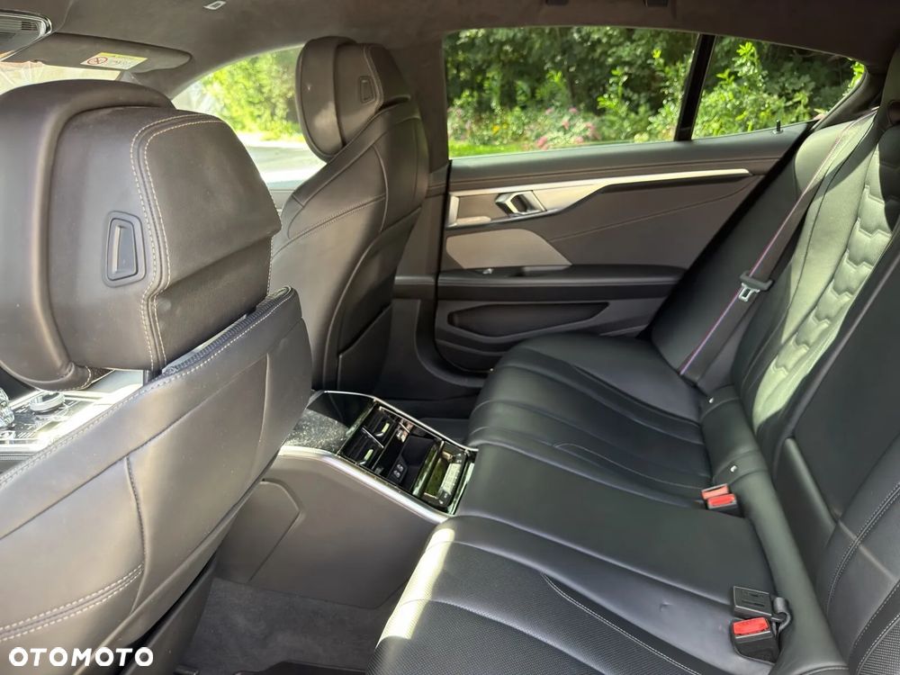 BMW Seria 8 - 12