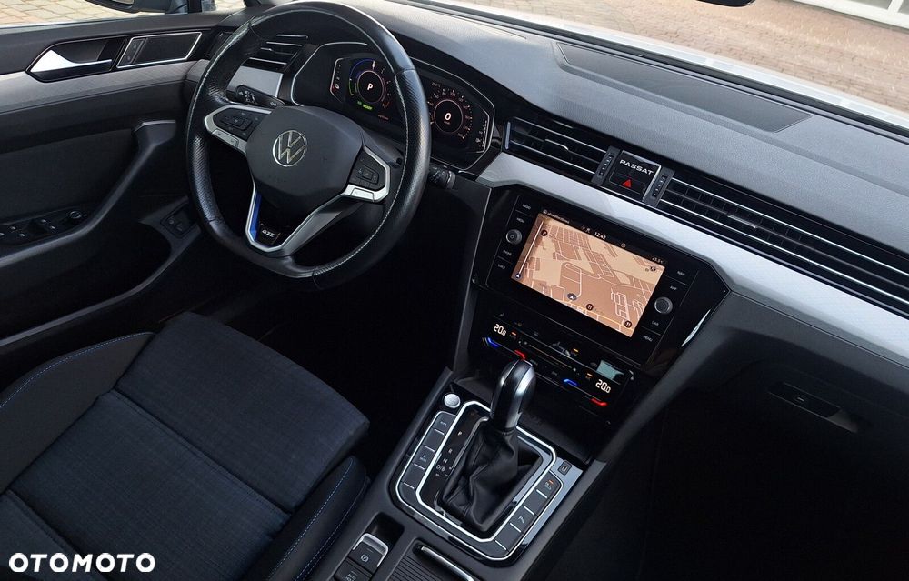 Volkswagen Passat - 10