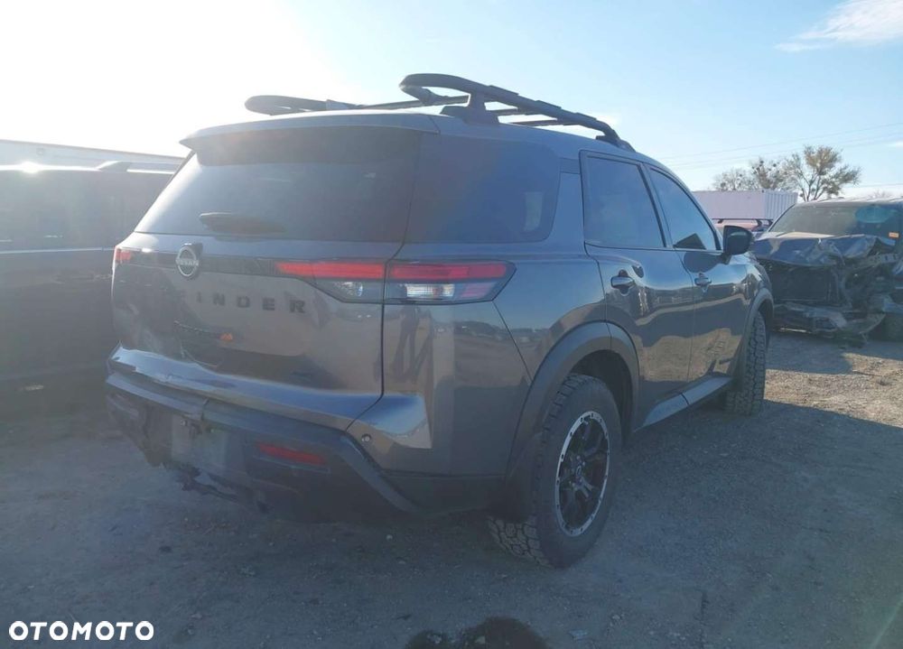 Nissan Pathfinder - 10