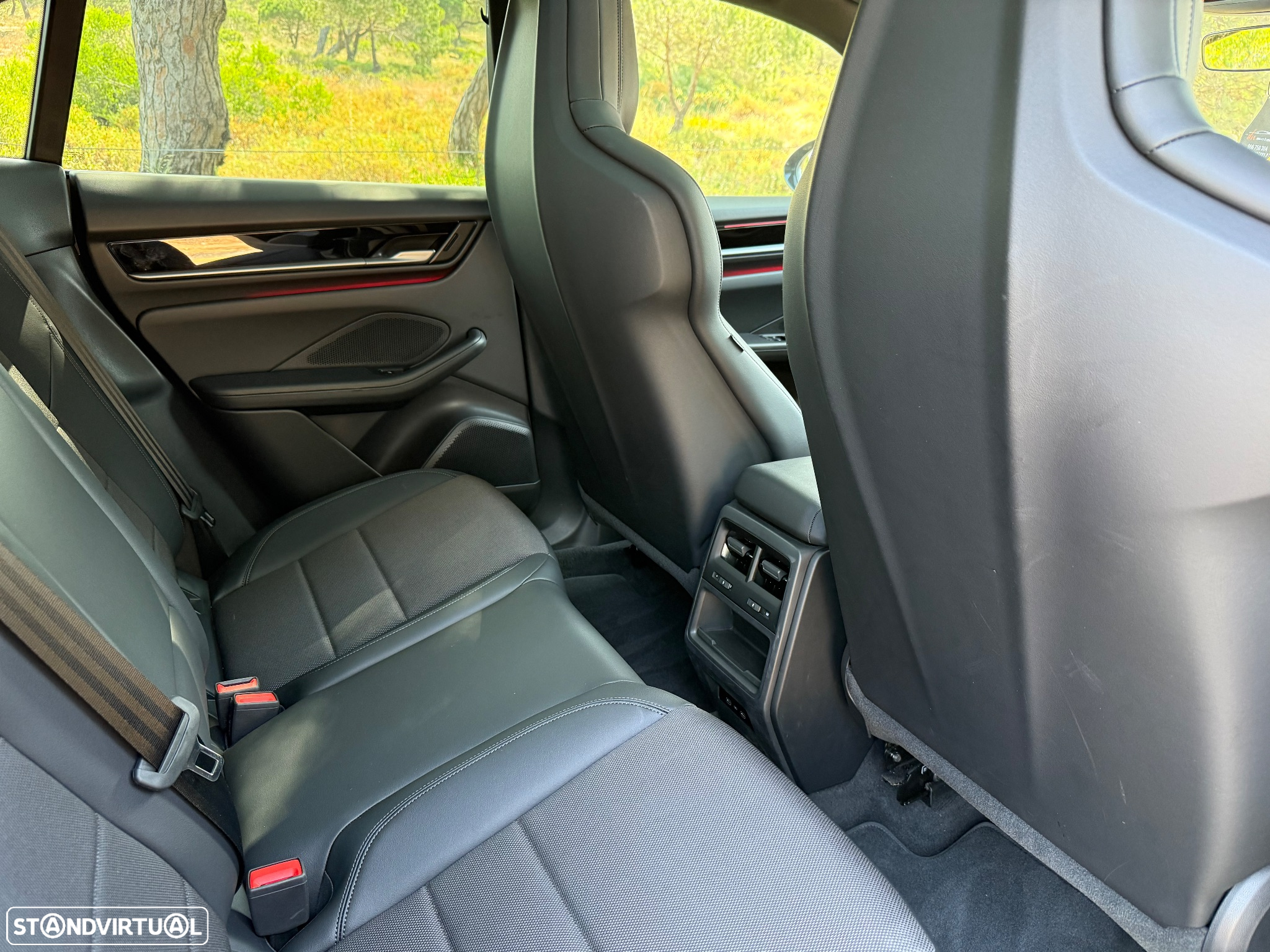 Porsche Macan Electric 4 - 17