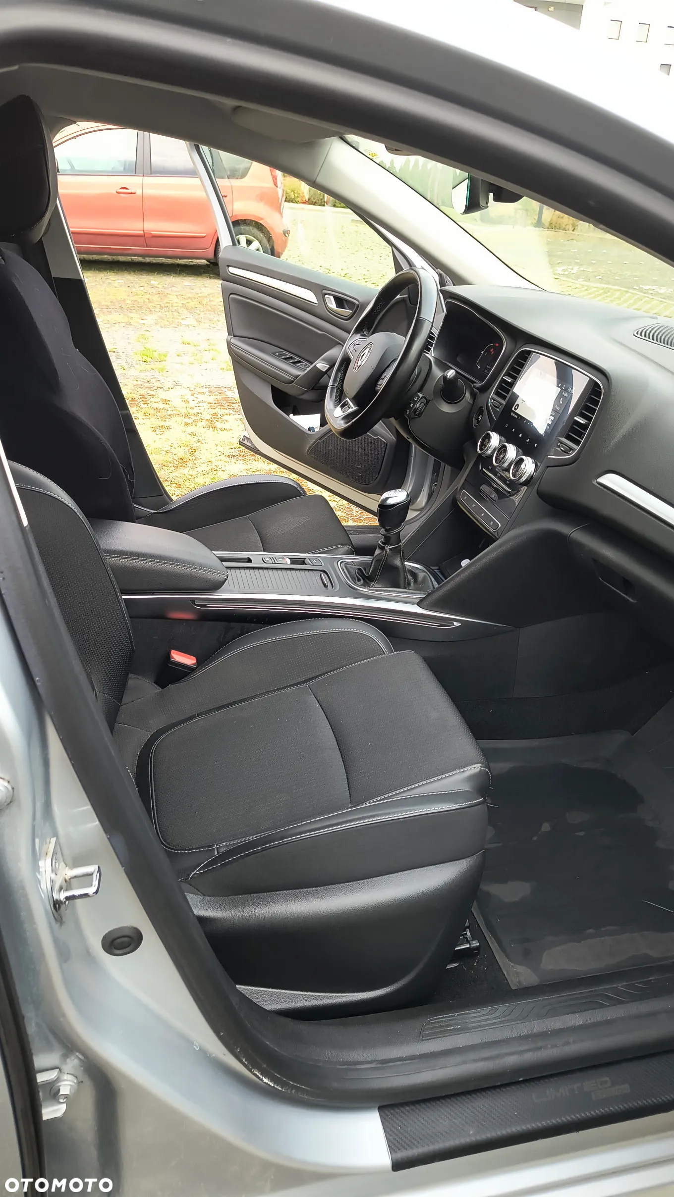 Renault Megane 1.3 TCe FAP Intens - 8