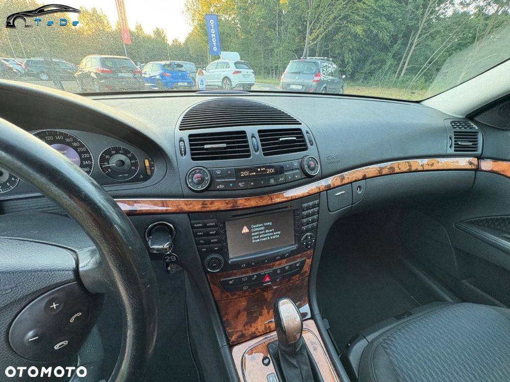 Mercedes-Benz Klasa E 500 4-Matic T Elegance - 27