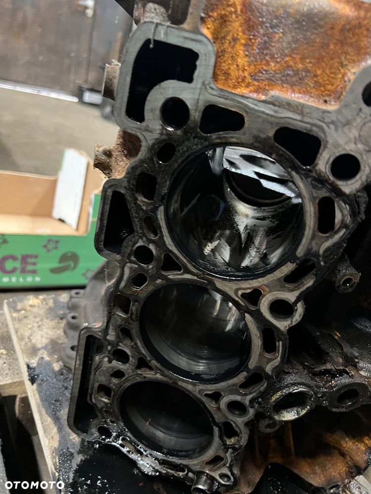 Blok silnika Land Rover Discovery 3 2.7tdv6 - 9