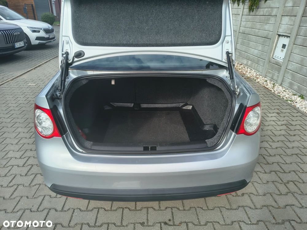 Volkswagen Jetta - 5