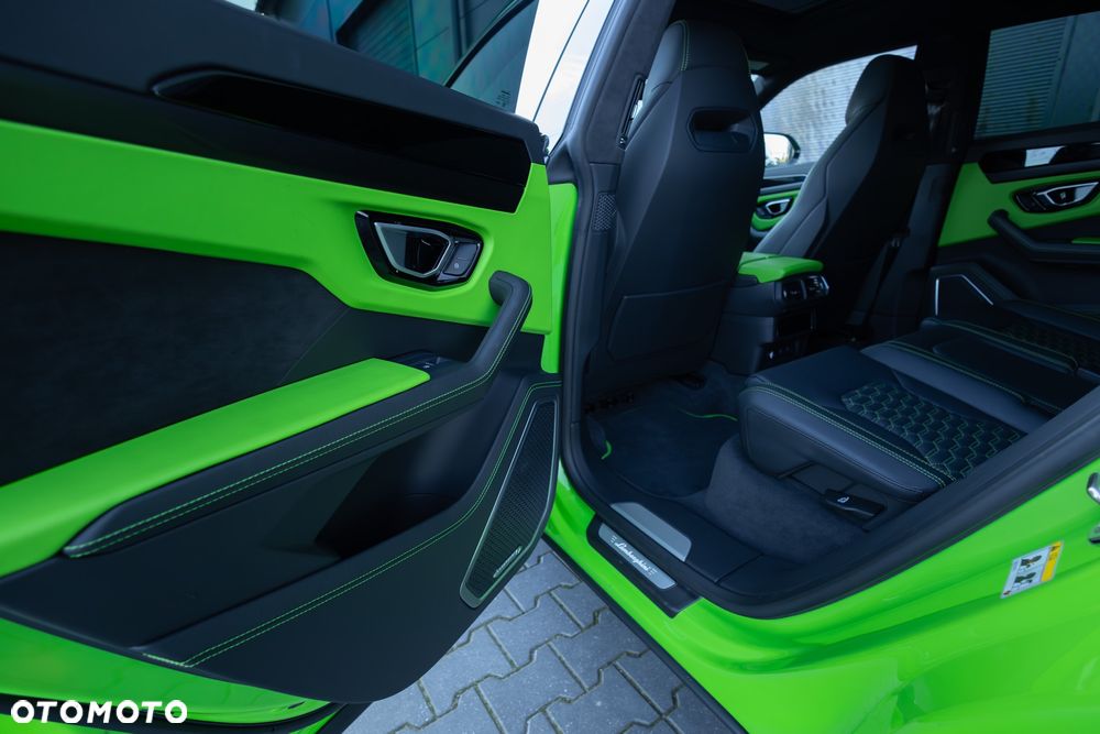 Lamborghini Urus Standard - 32