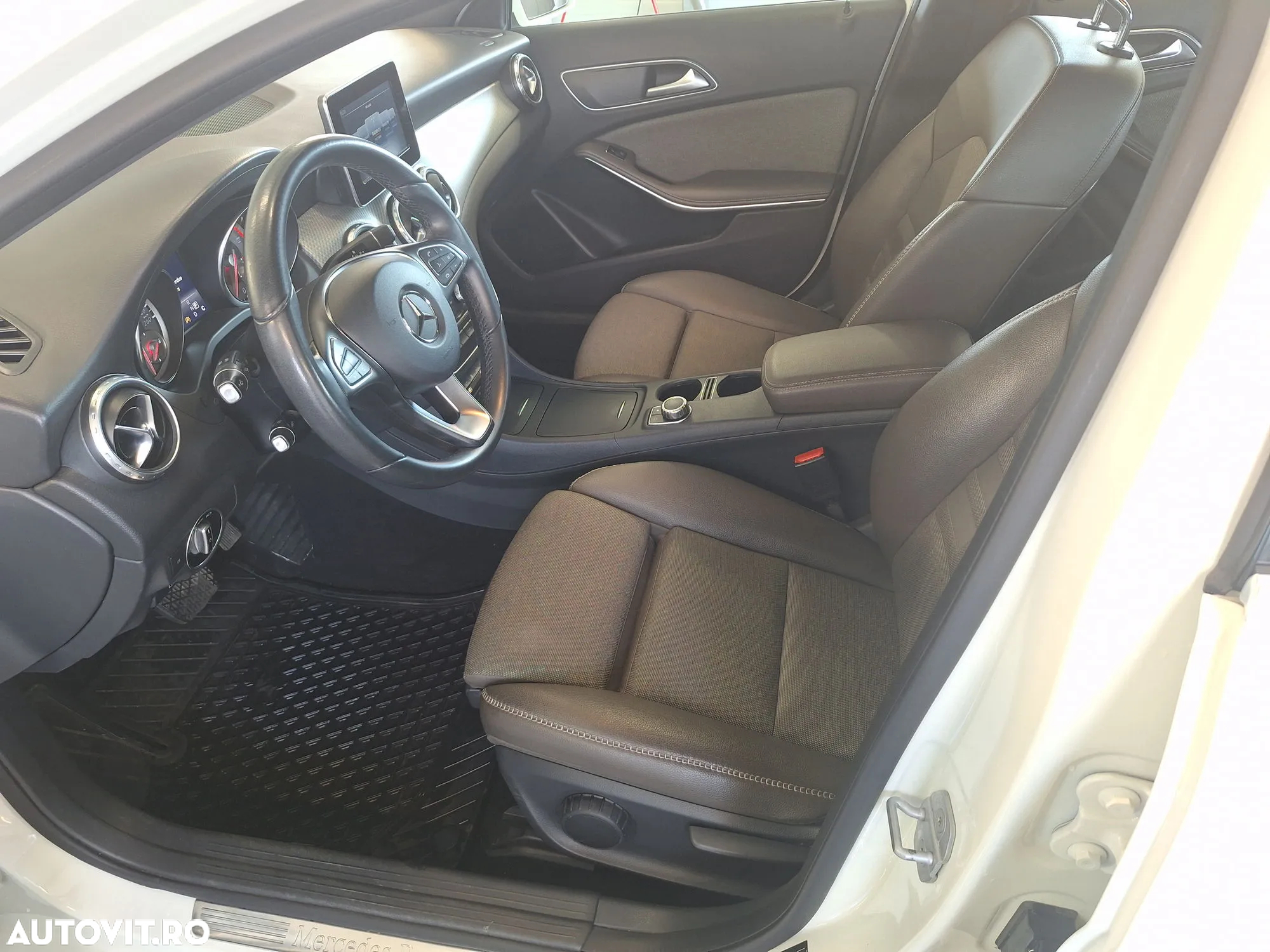Mercedes-Benz GLA - 10