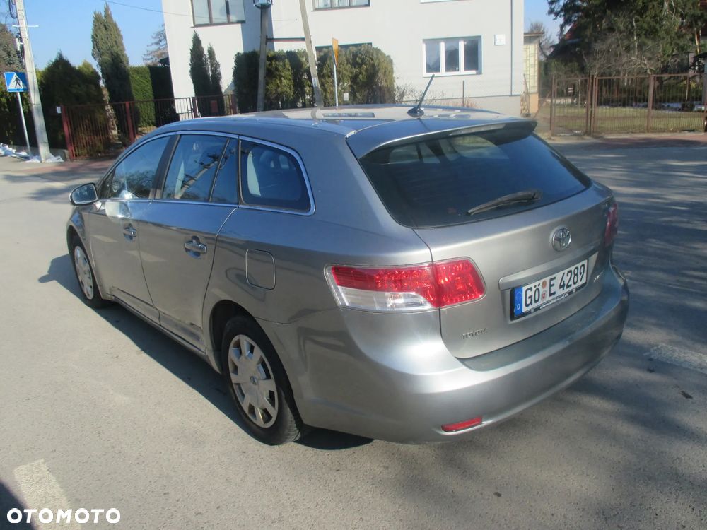 Toyota Avensis 1.8 Sol - 18