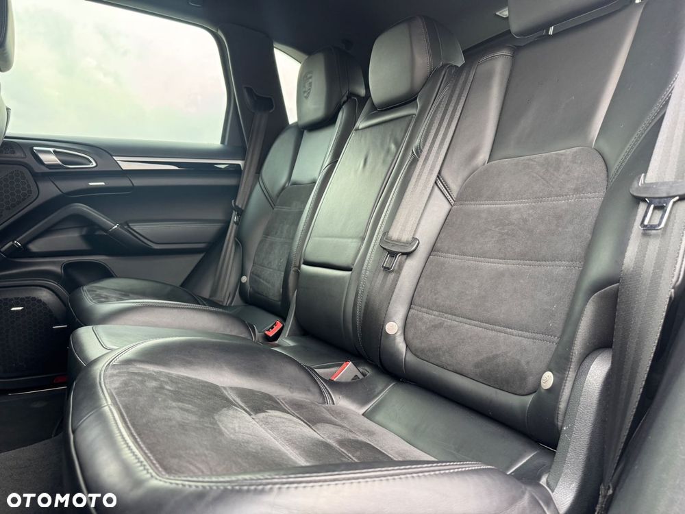 Porsche Cayenne - 21