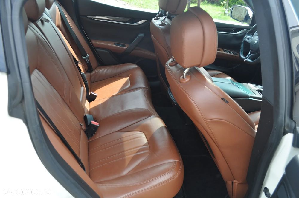 Maserati Ghibli S - 13