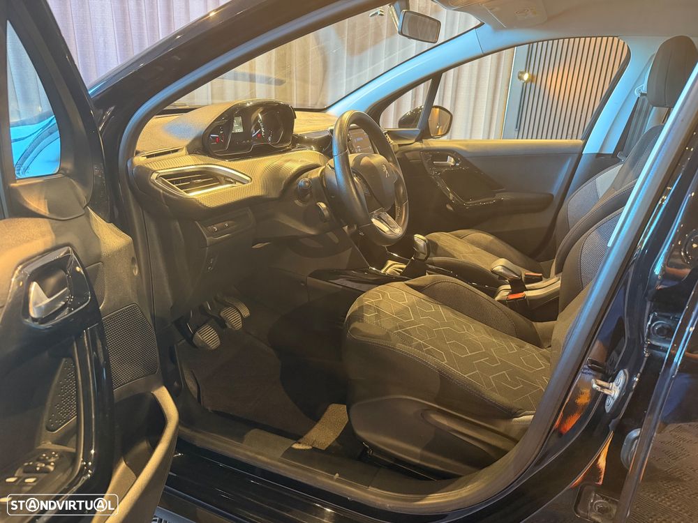 Peugeot 2008 1.2 PureTech Style - 13