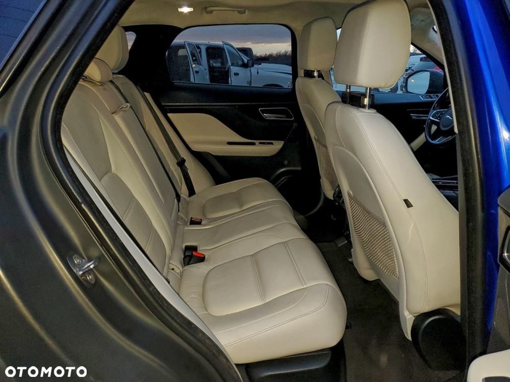 Jaguar F-Pace P250 AWD - 12