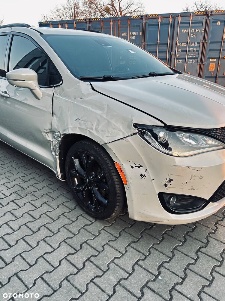 Chrysler Pacifica - 8