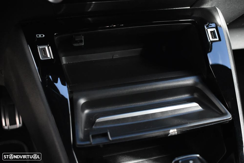 Peugeot e-208 GT - 45