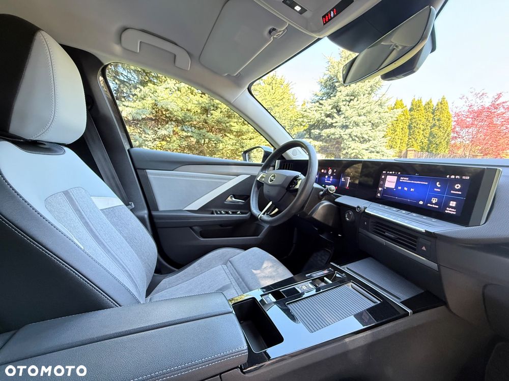 Opel Astra 1.2 T Elegance S&S - 30