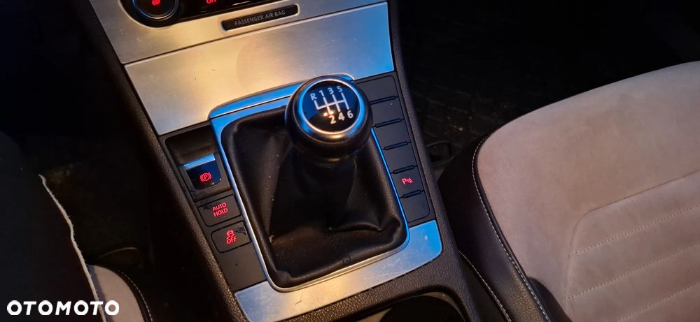Volkswagen Passat - 20