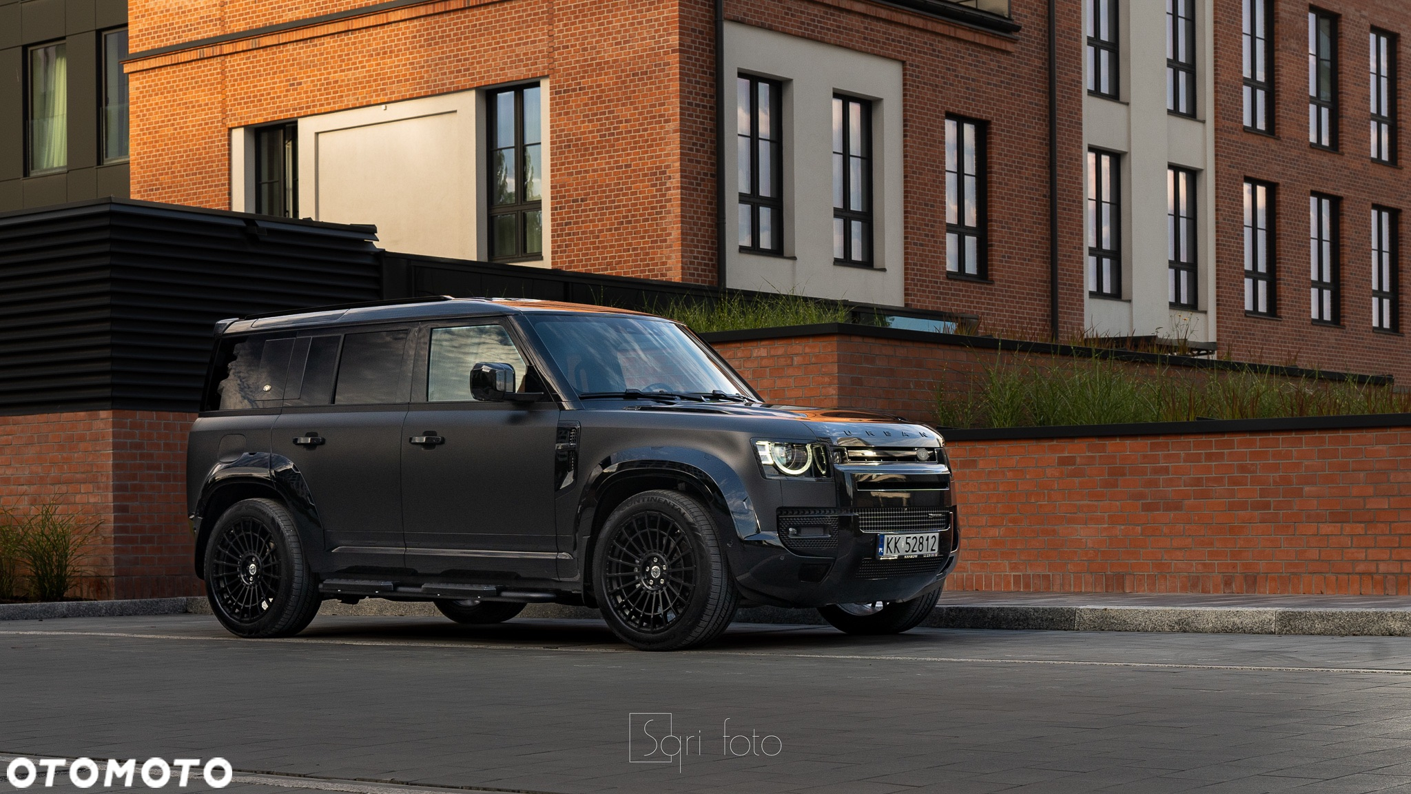 Land Rover Defender - 2