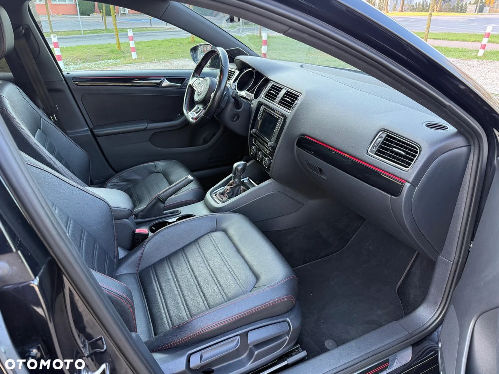 Volkswagen Jetta - 17