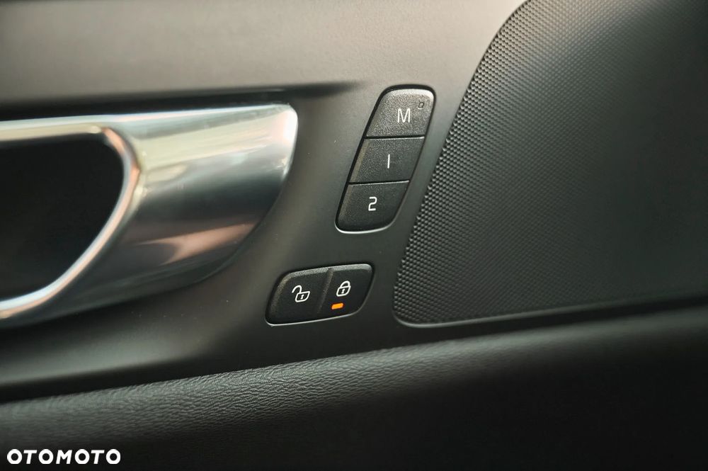 Volvo V60 D4 AWD Geartronic R-Design - 40