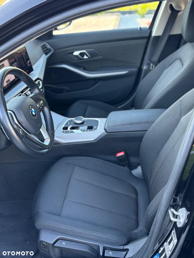BMW Seria 3 318d Touring - 15