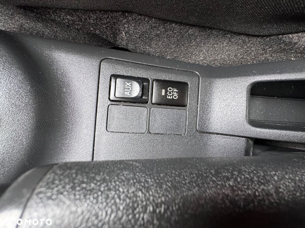 Toyota Yaris - 37
