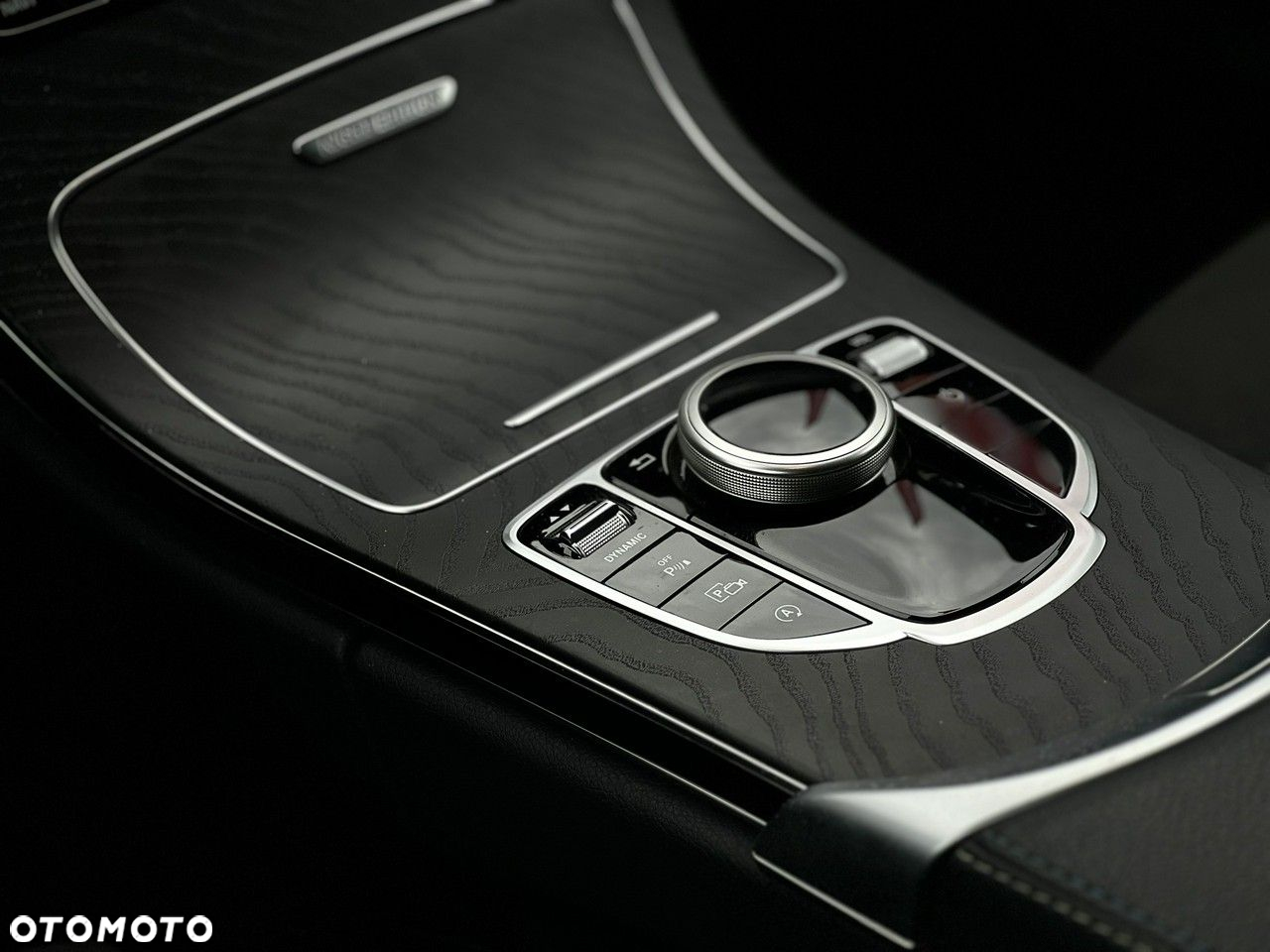 Mercedes-Benz Klasa C 300 T 9G-TRONIC Night Edition - 17