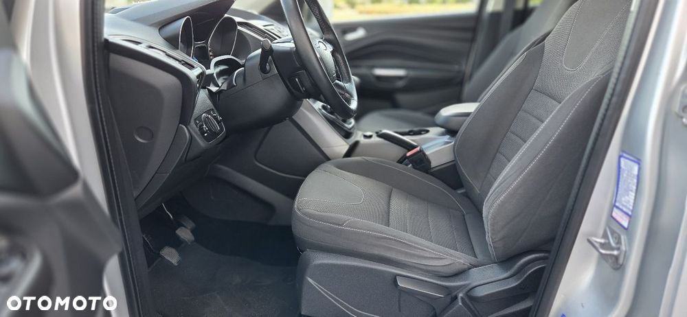 Ford Kuga 2.0 TDCi 2x4 Titanium - 29