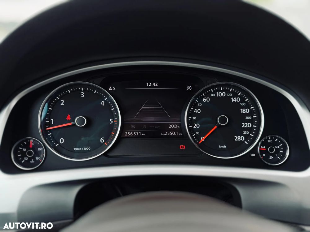 Volkswagen Touareg - 23