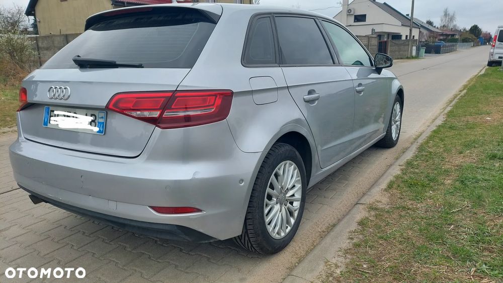 Audi A3 Sportback 1.6 TDI S tronic sport - 2