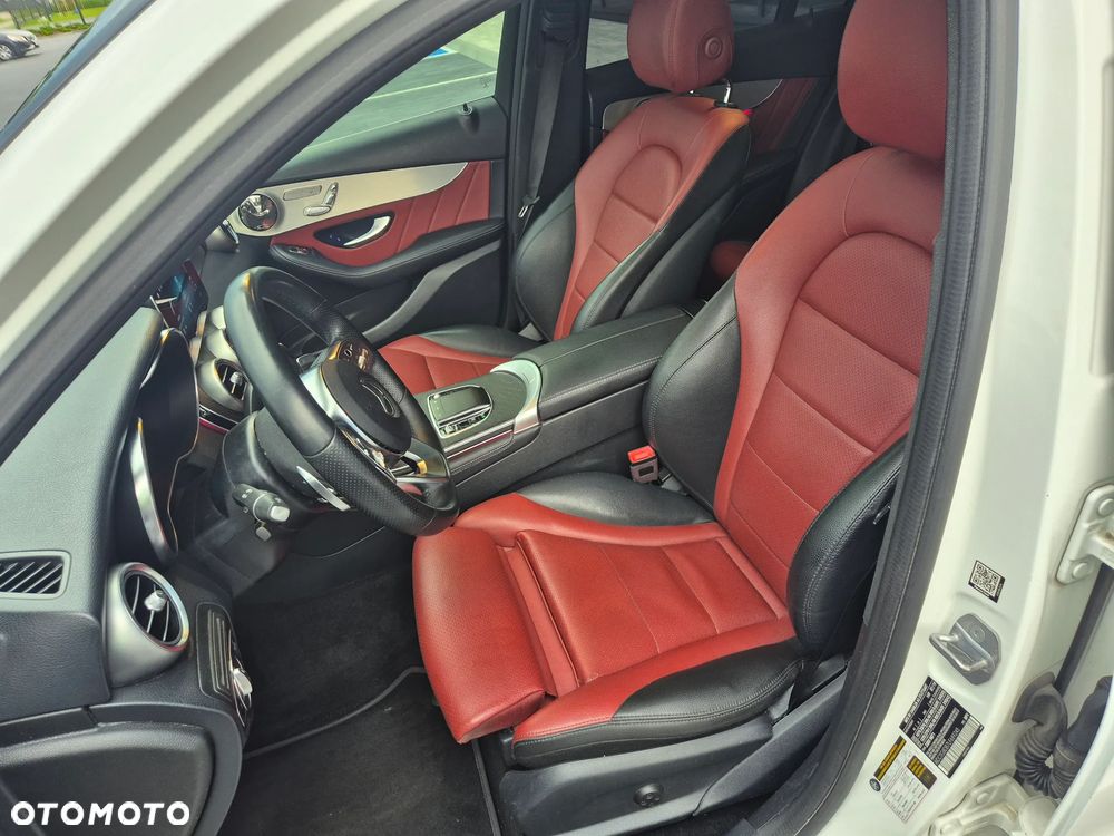 Mercedes-Benz GLC 300 4Matic 9G-TRONIC AMG Line Plus - 11