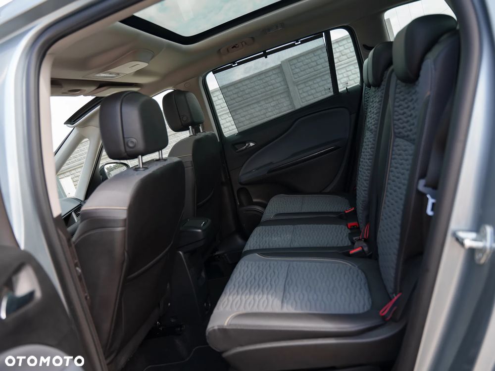 Opel Zafira 1.6 T SIDI Cosmo S&S - 14