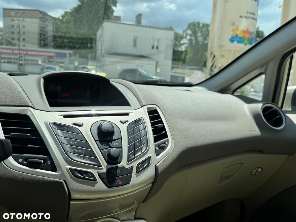 Ford Fiesta 1.4 Ghia - 16