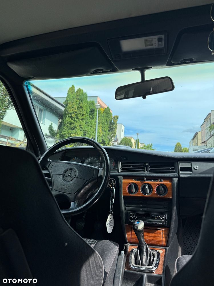 Mercedes-Benz W201 (190) - 28