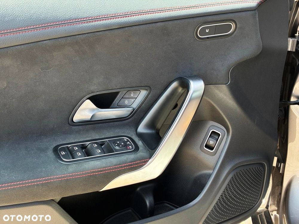 Mercedes-Benz CLA 200 Progressive 7G-DCT - 18