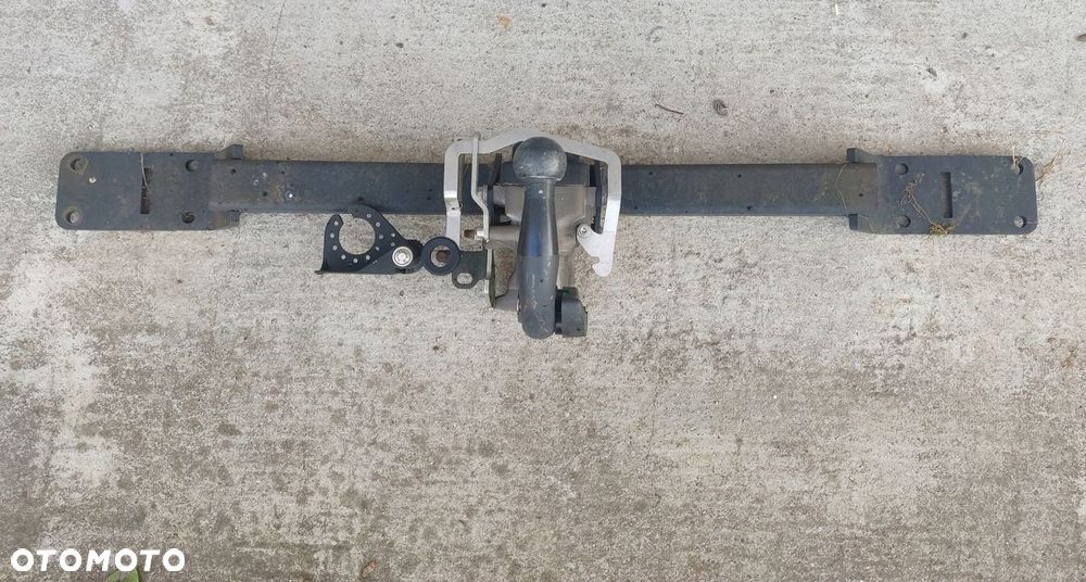 Hak holowniczy Mercedes W204 - 1