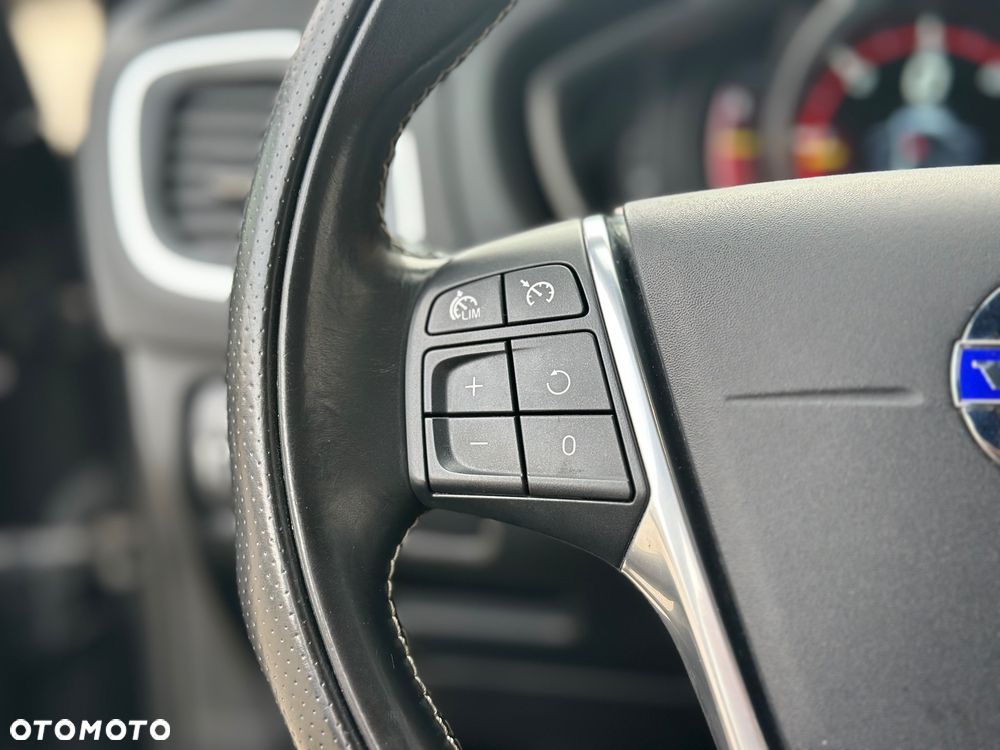 Volvo V40 D2 Drive-E R-Design Momentum - 14