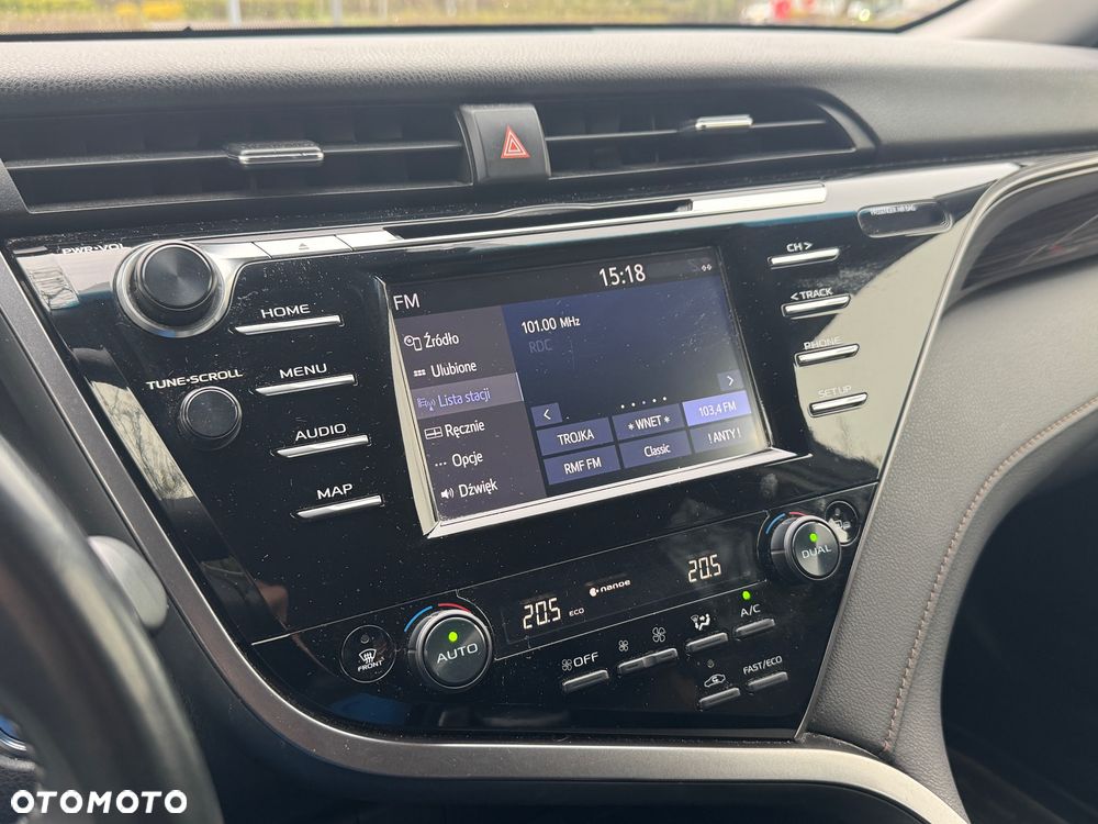 Toyota Camry 2.5 Hybrid Executive CVT - 21