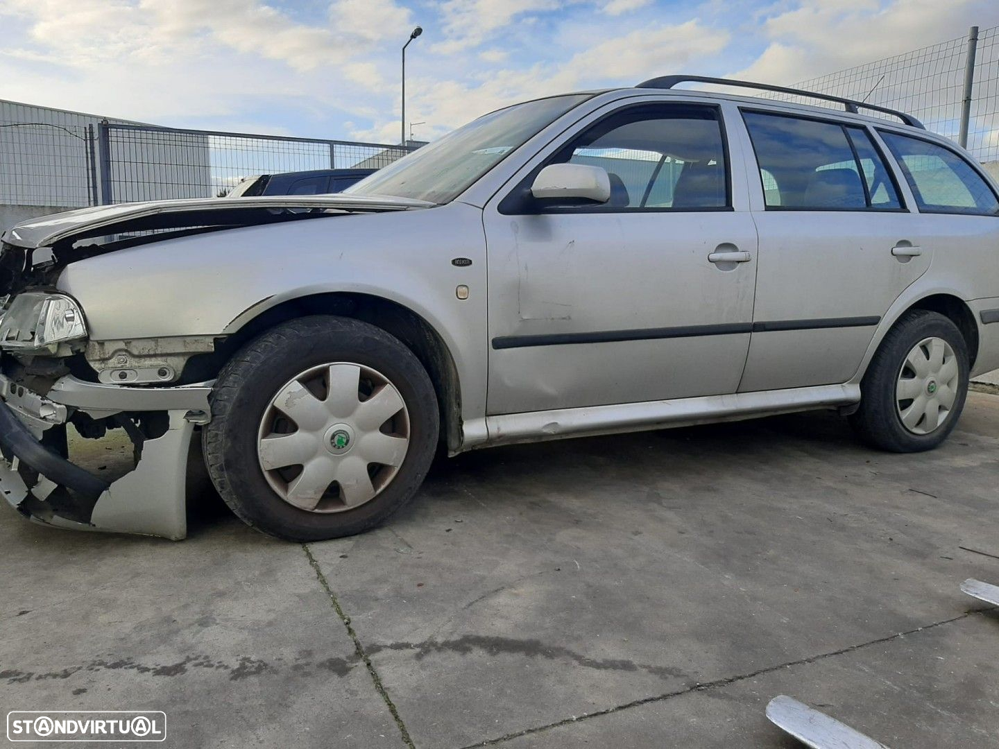 Skoda Octavia 1.6i disponível para peças - 6