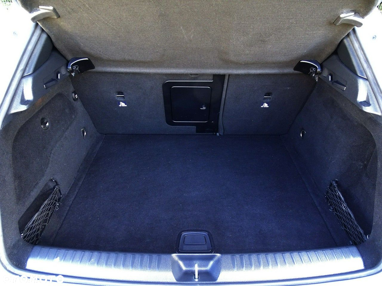 Mercedes-Benz GLA - 37