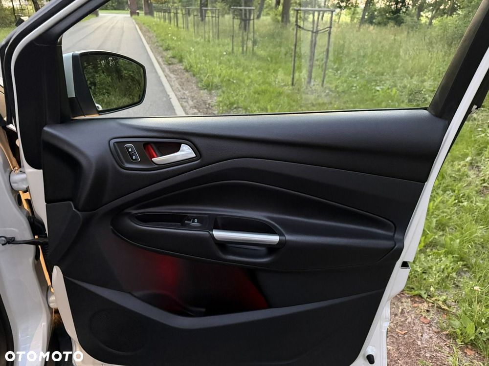 Ford Kuga - 31