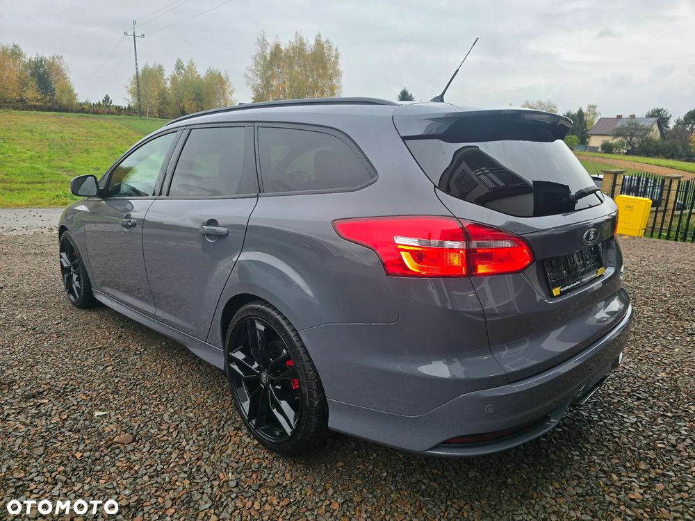 Ford Focus 2.0 EcoBoost ST mit Leder-Sport-Paket - 6