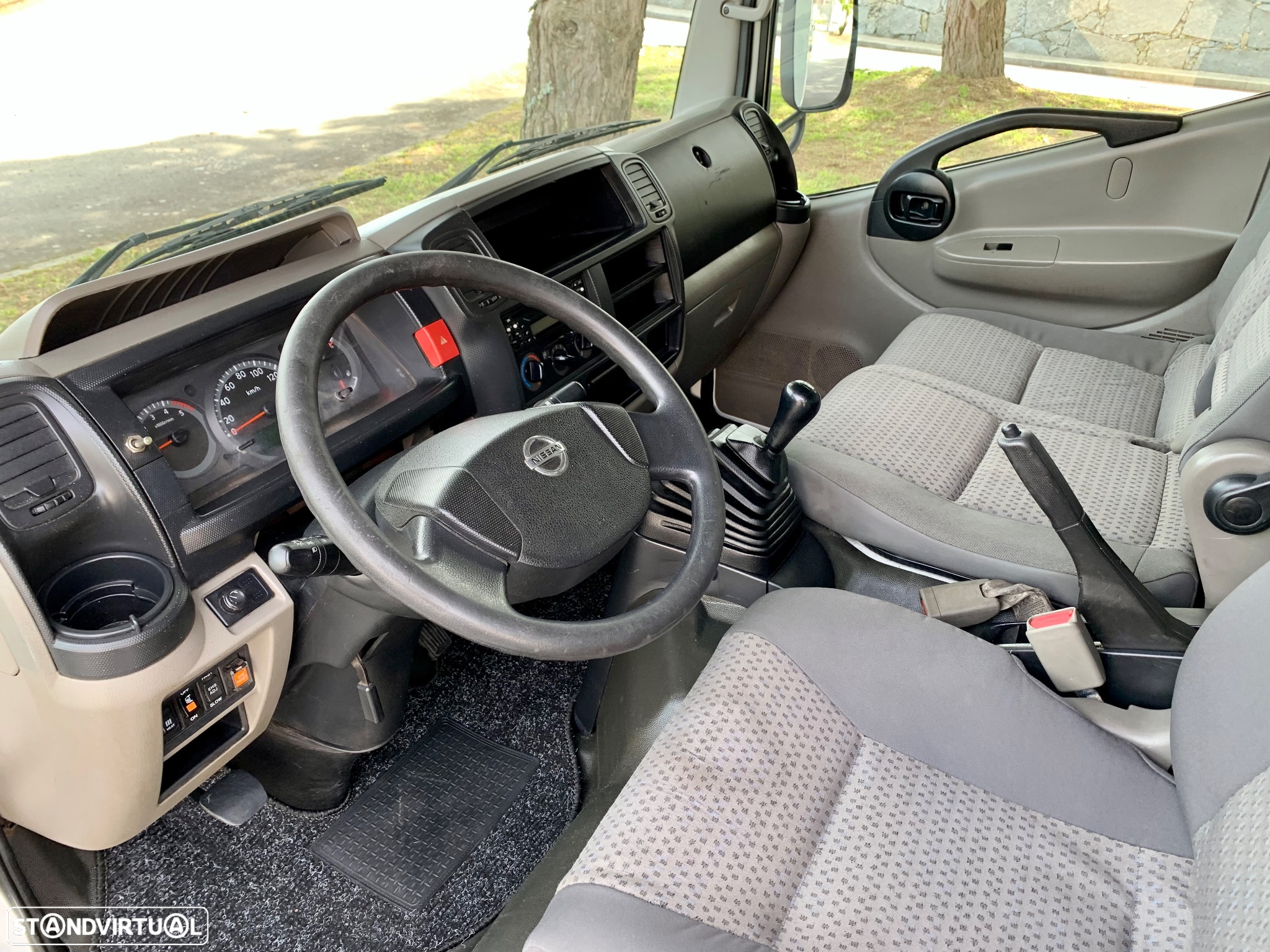 Nissan Cabstar / 6 lugares - 7