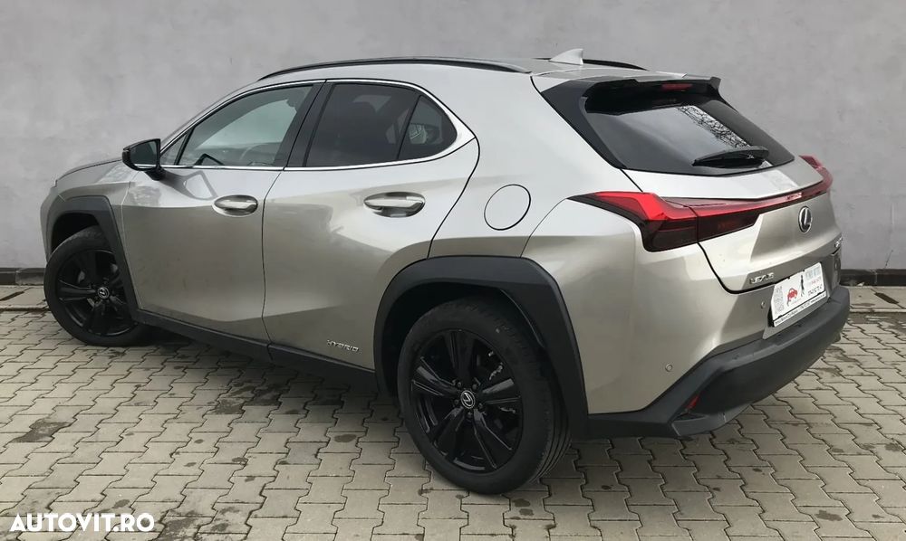 Lexus UX 250h (E-FOUR) Business Edition - 4
