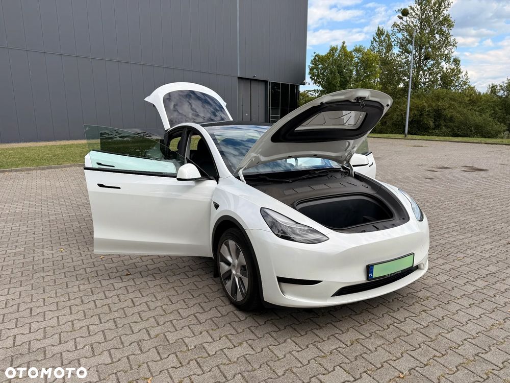 Tesla Model Y - 4